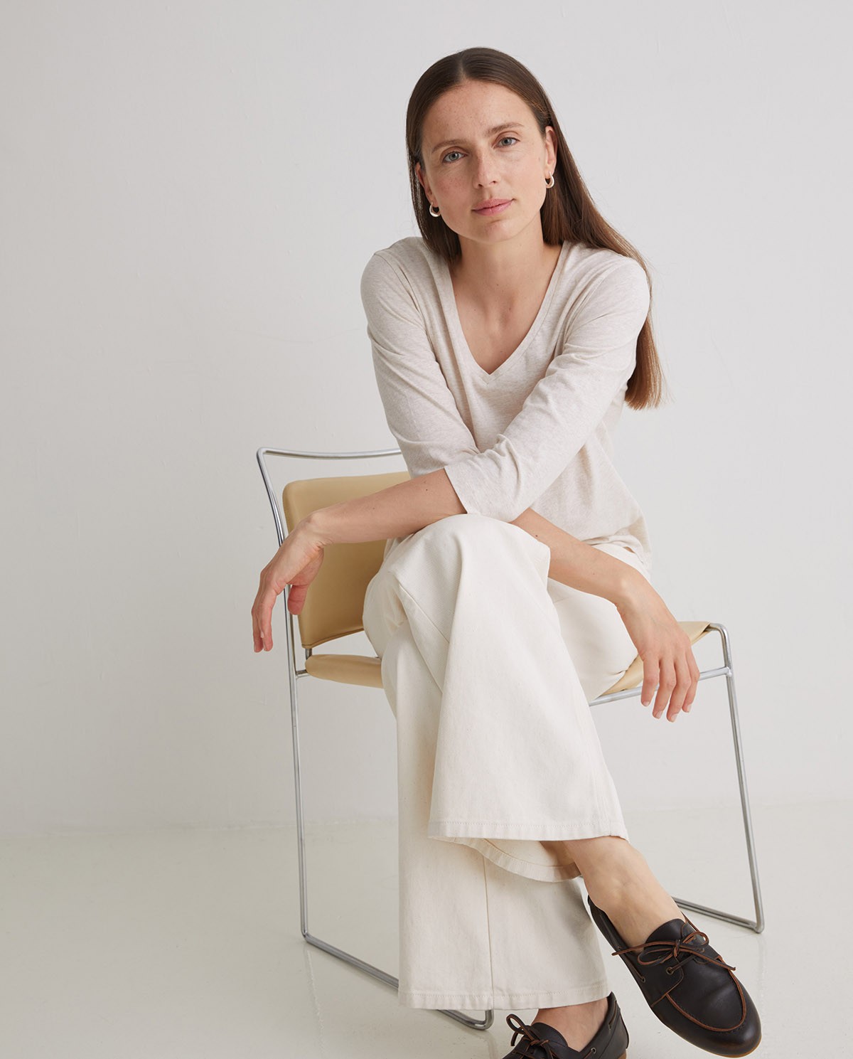 Ecru organic-cotton v-neck t-shirt woman Yerse - Front view 1