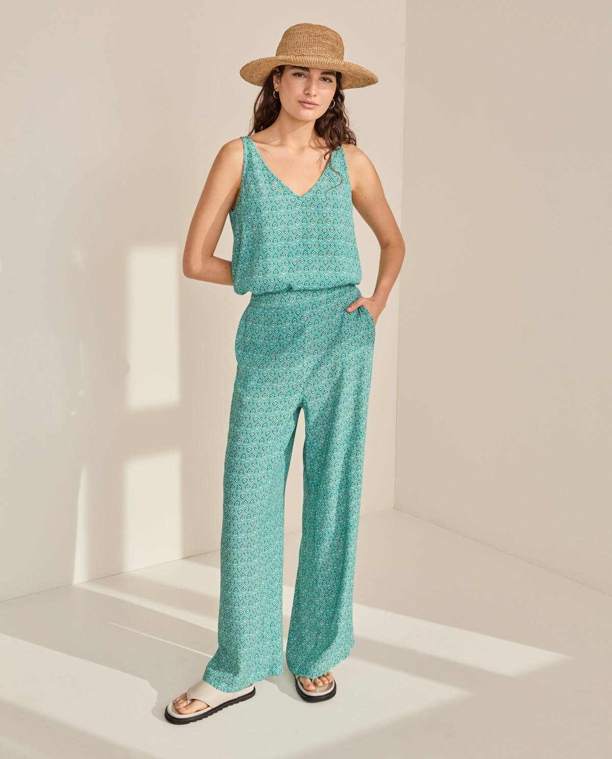 Pantalón fluido estampado floral y paisley