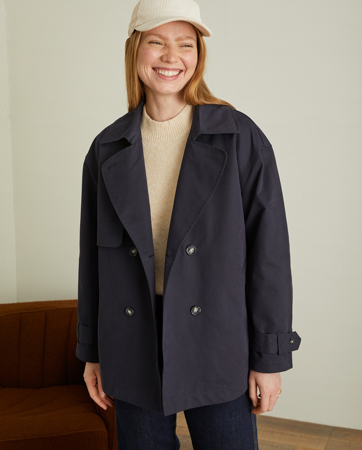 Single discount breasted raincoat