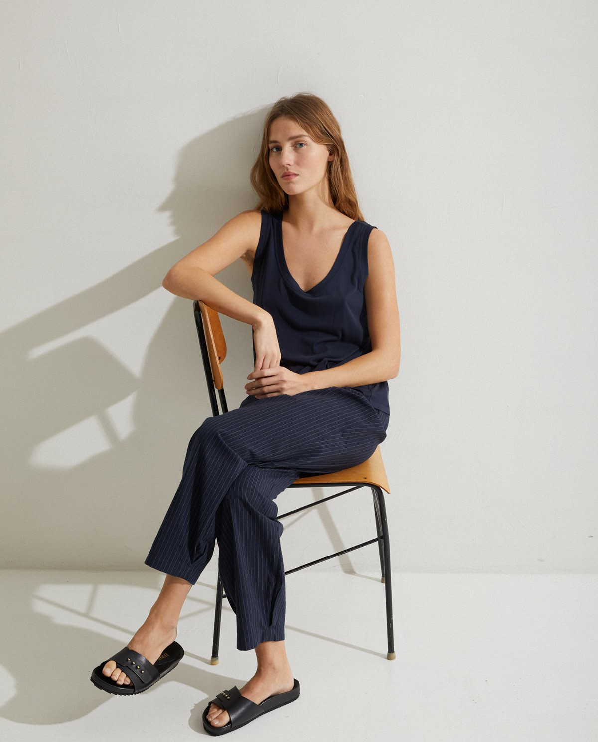 Pinstripe carrot trousers Navy 2