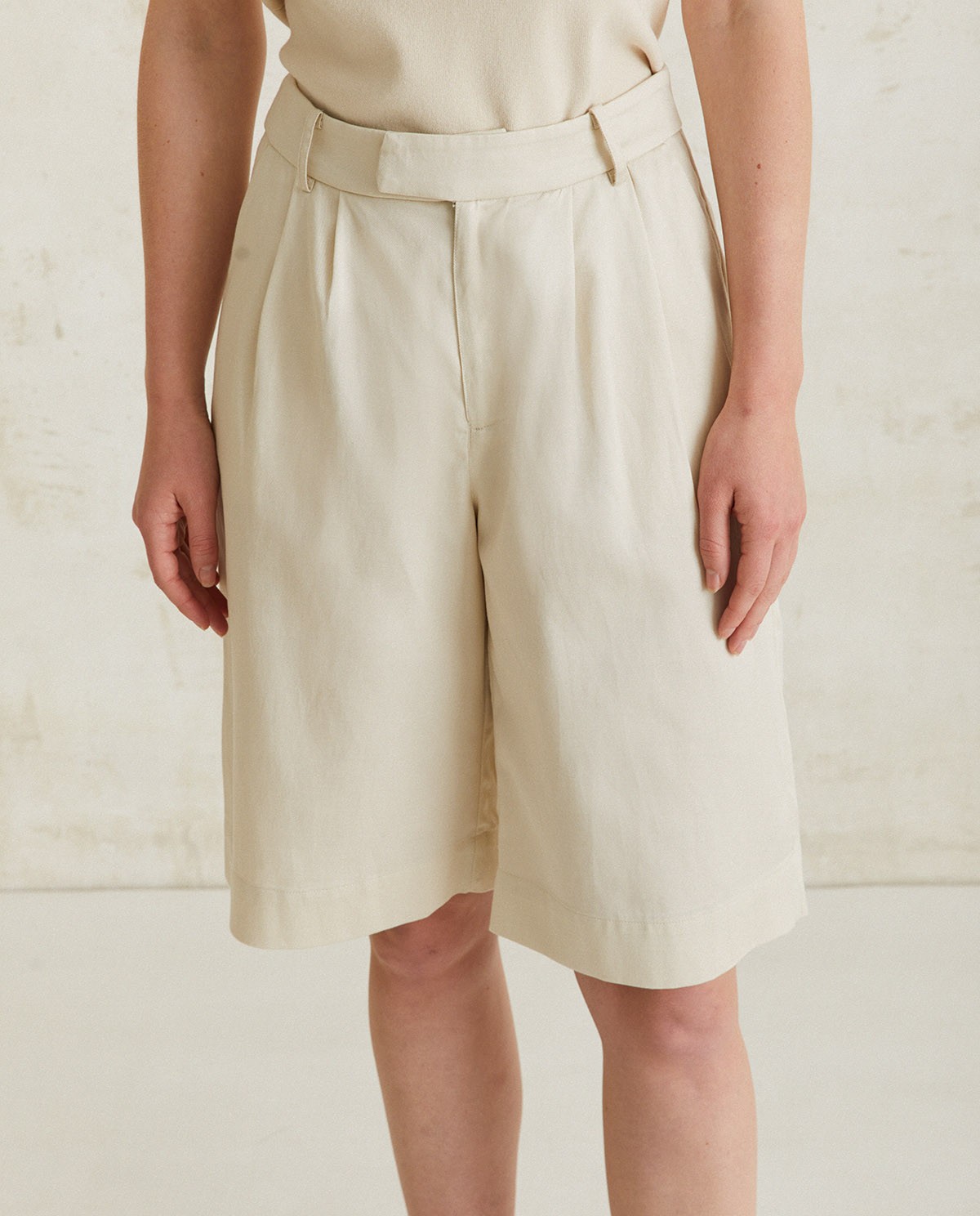 Pleated Bermuda shorts Natural