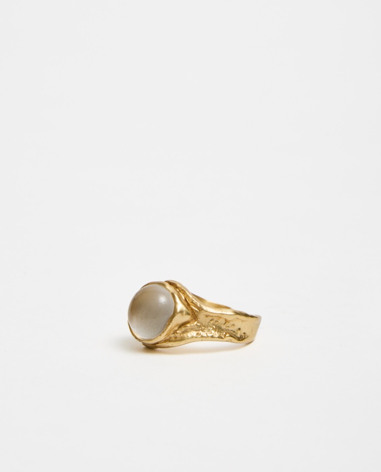 Anillo dorado bola blanca