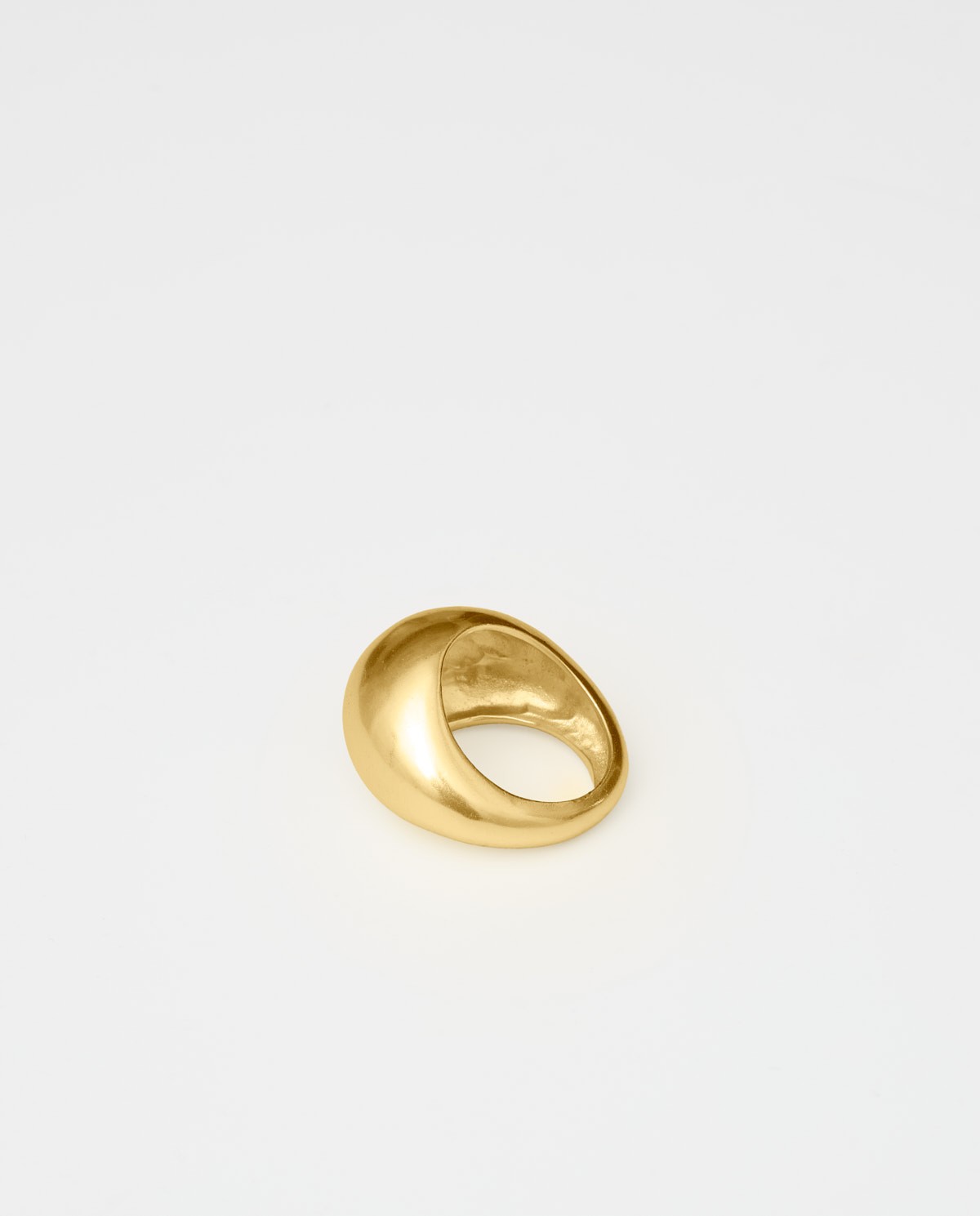 Anillo ovalado dorado