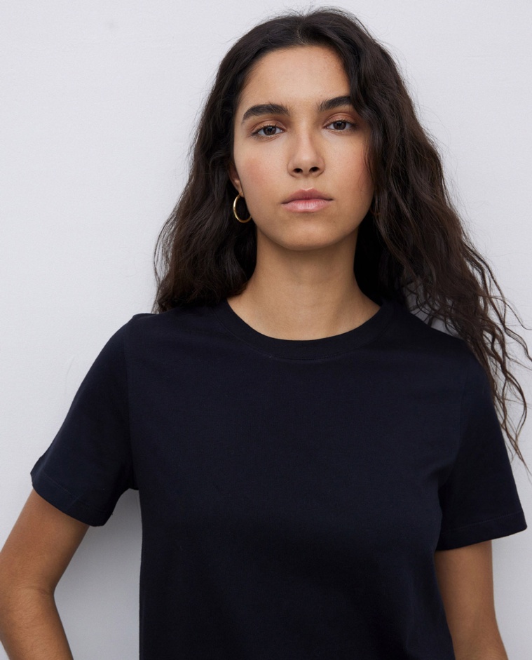 Camiseta básica cuello redondo negro