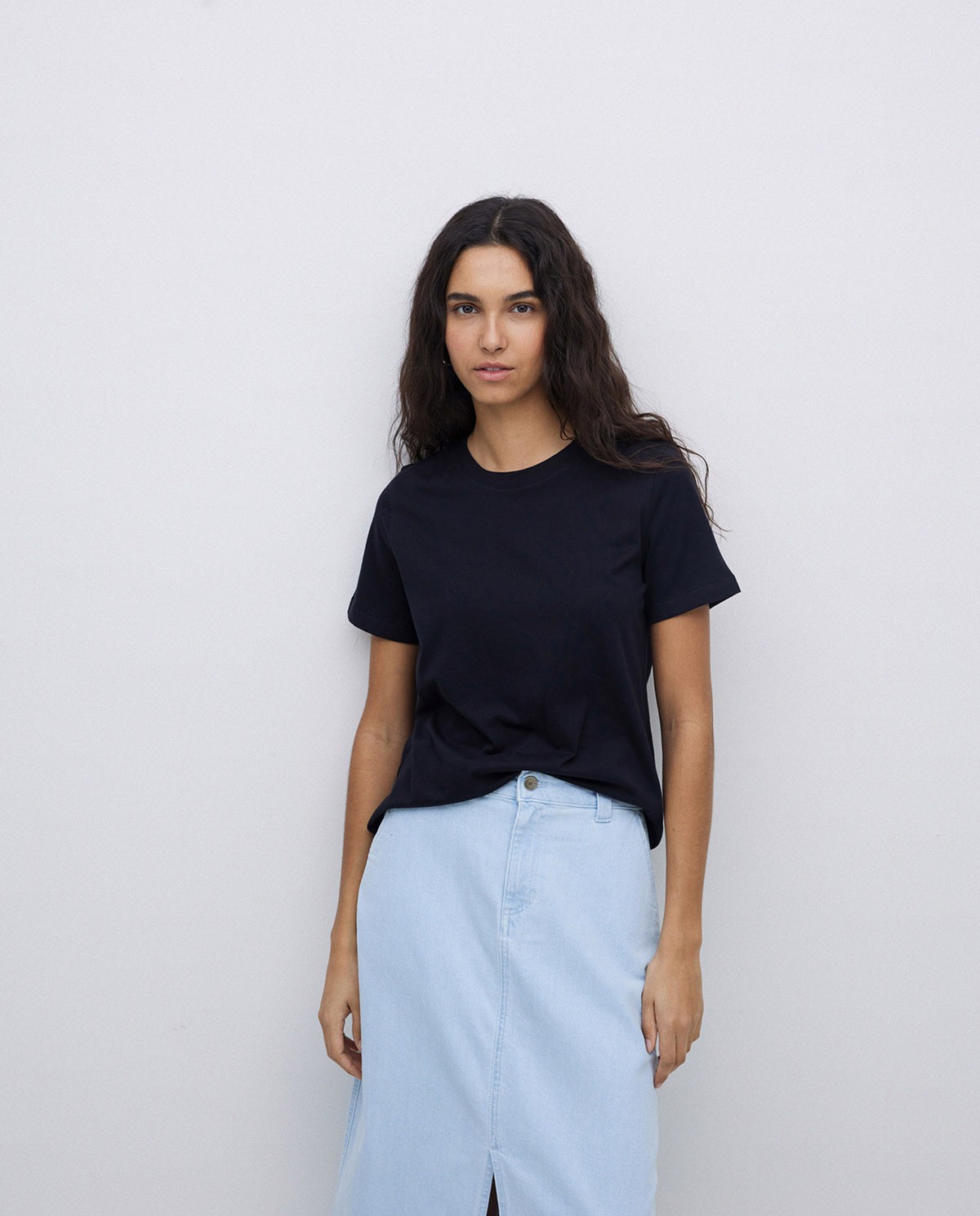 Camiseta básica cuello redondo negro 2