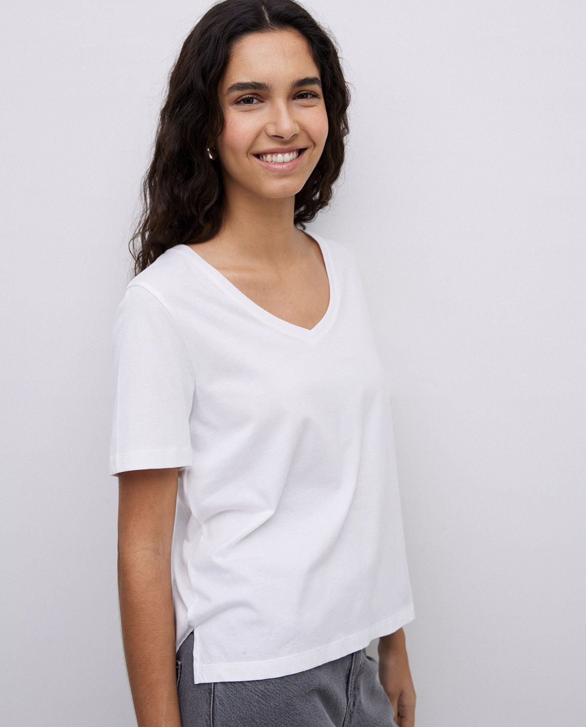 White basic V-neck T-shirt 1