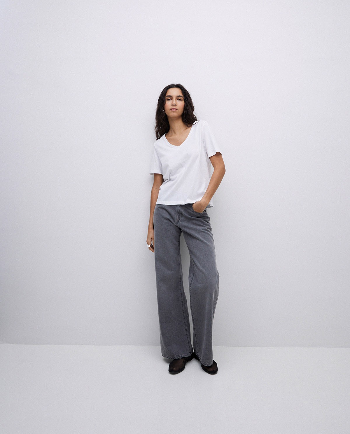 White basic V-neck T-shirt 4