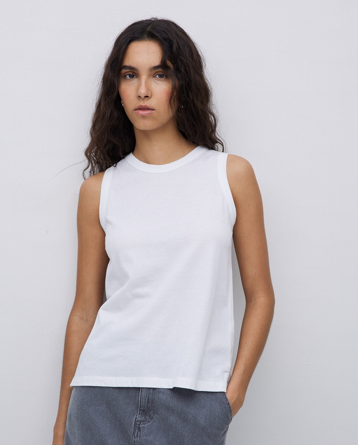 Top básico escote redondo blanco 2