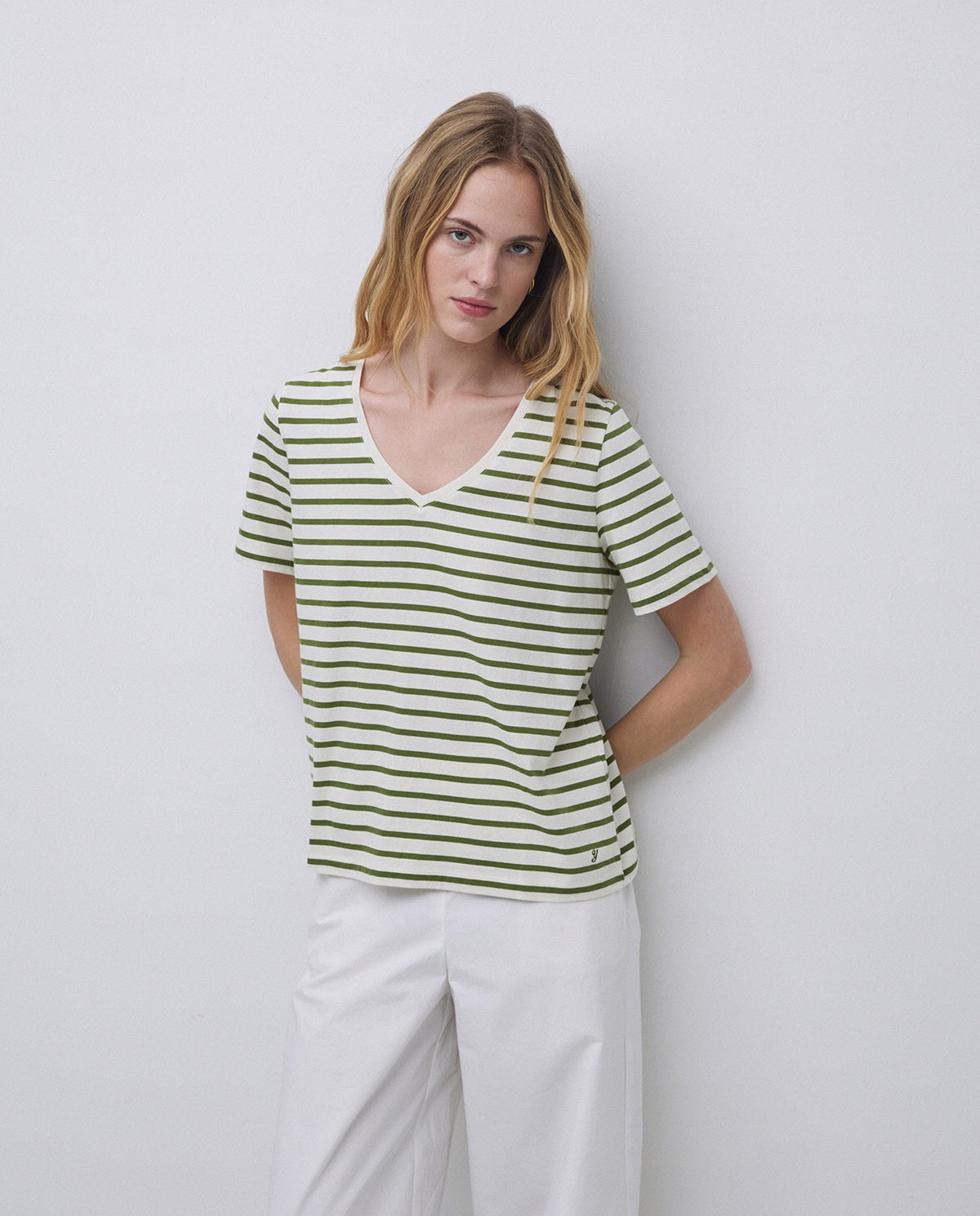 Camiseta rayas cuello pico verde