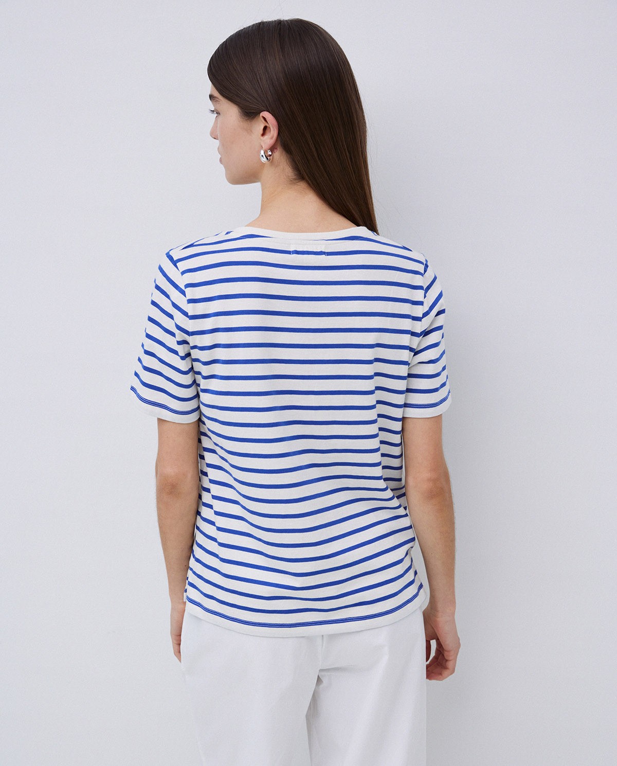 Camiseta rayas cuello pico azul royal 2