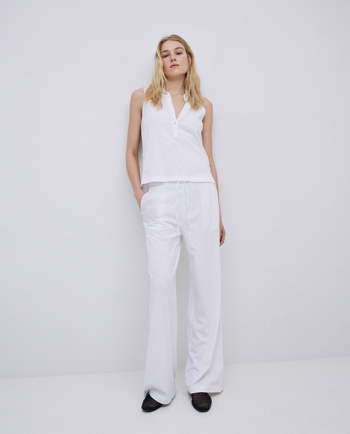 Top cuello polo botones blanco 4