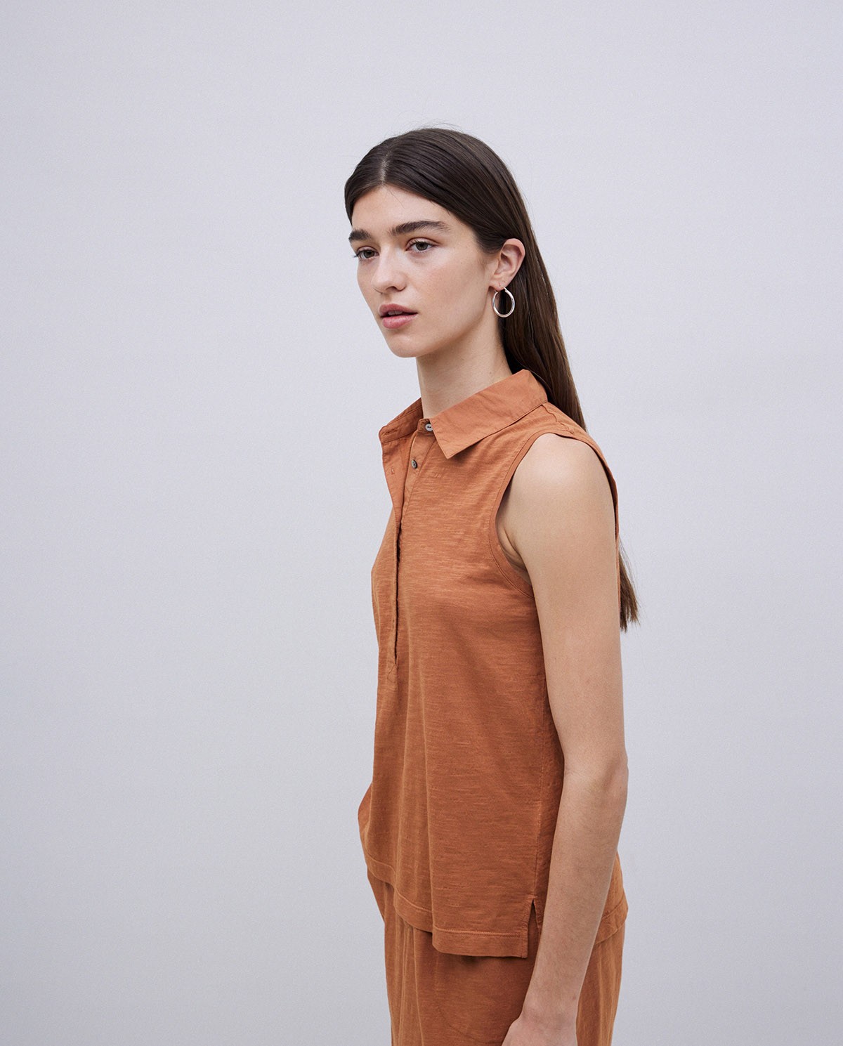 Top cuello polo botones terracota 2