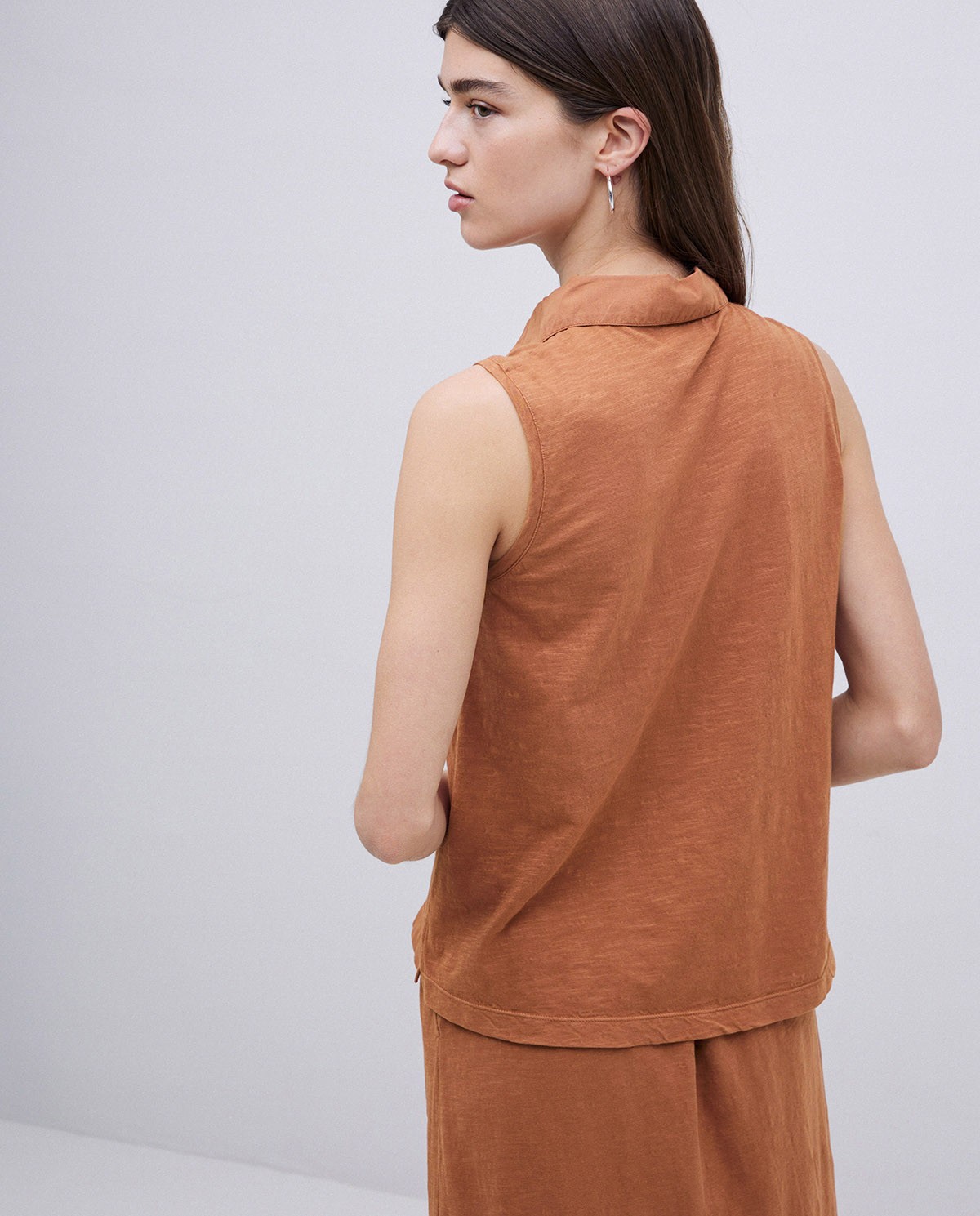Top cuello polo botones terracota 3