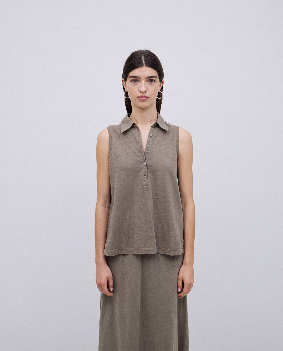 Top cuello polo botones caqui 2