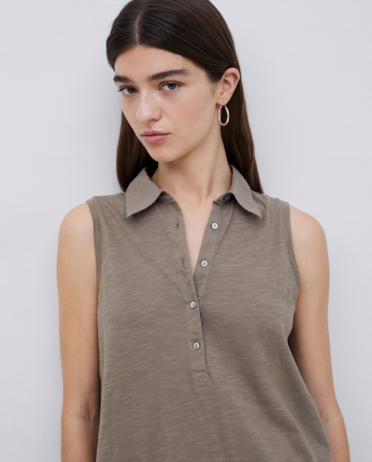 Top cuello polo botones caqui 1