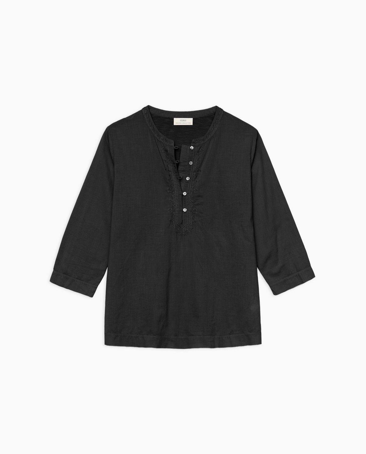 Camiseta escote panadero bordado negro 4