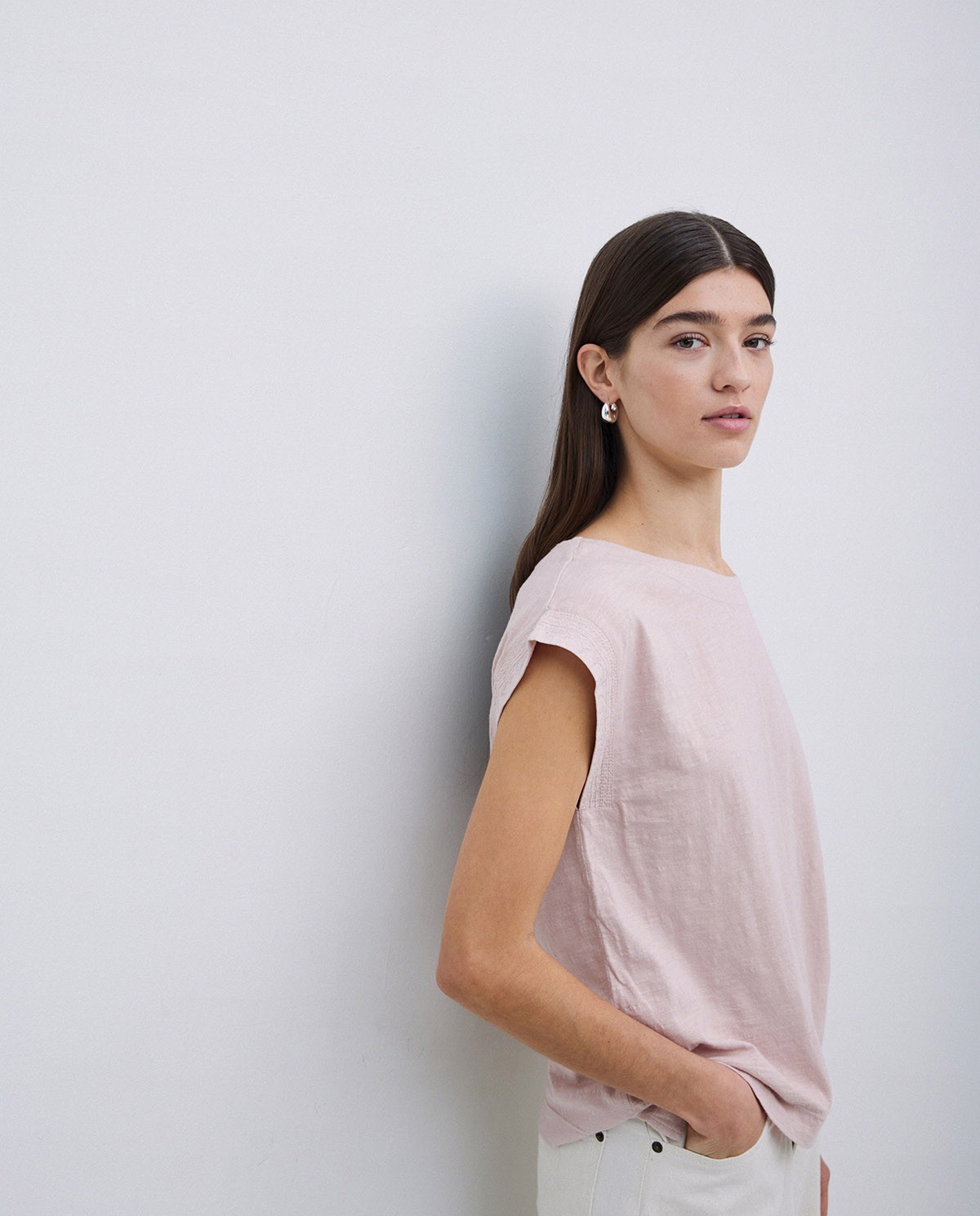 Camiseta sin mangas bordado rosa pálido 1