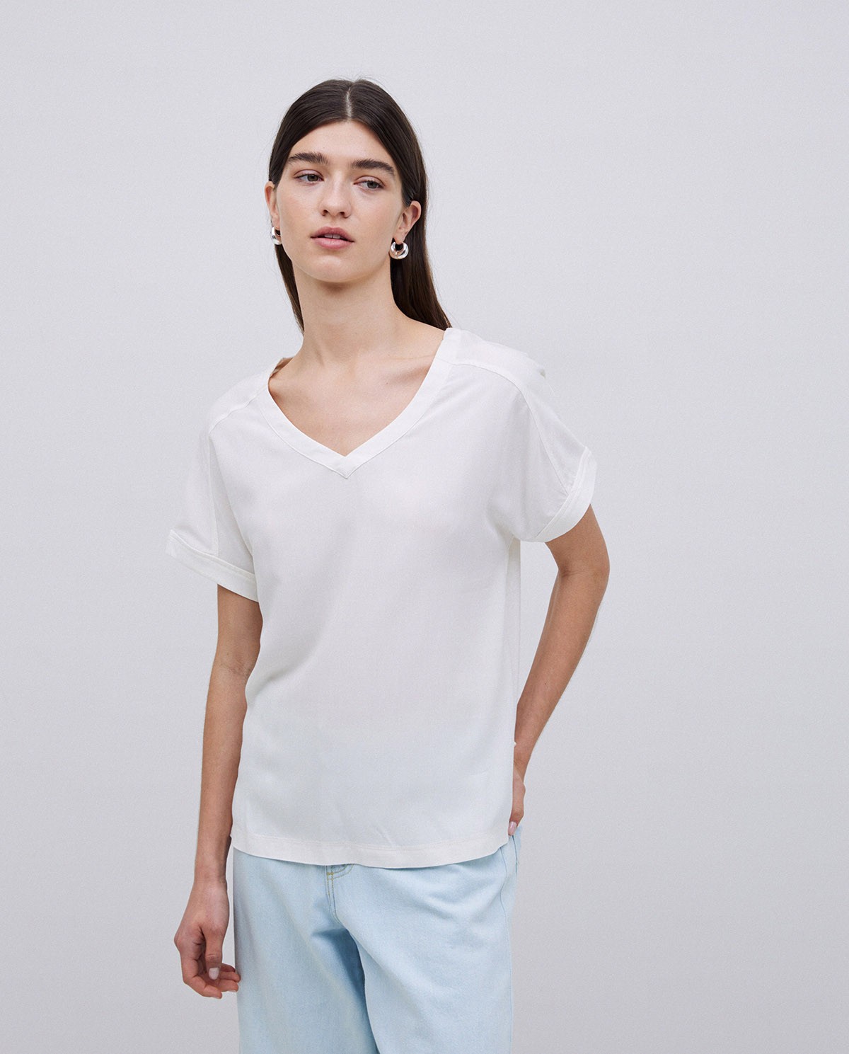 Camiseta bimateria escote pico crudo
