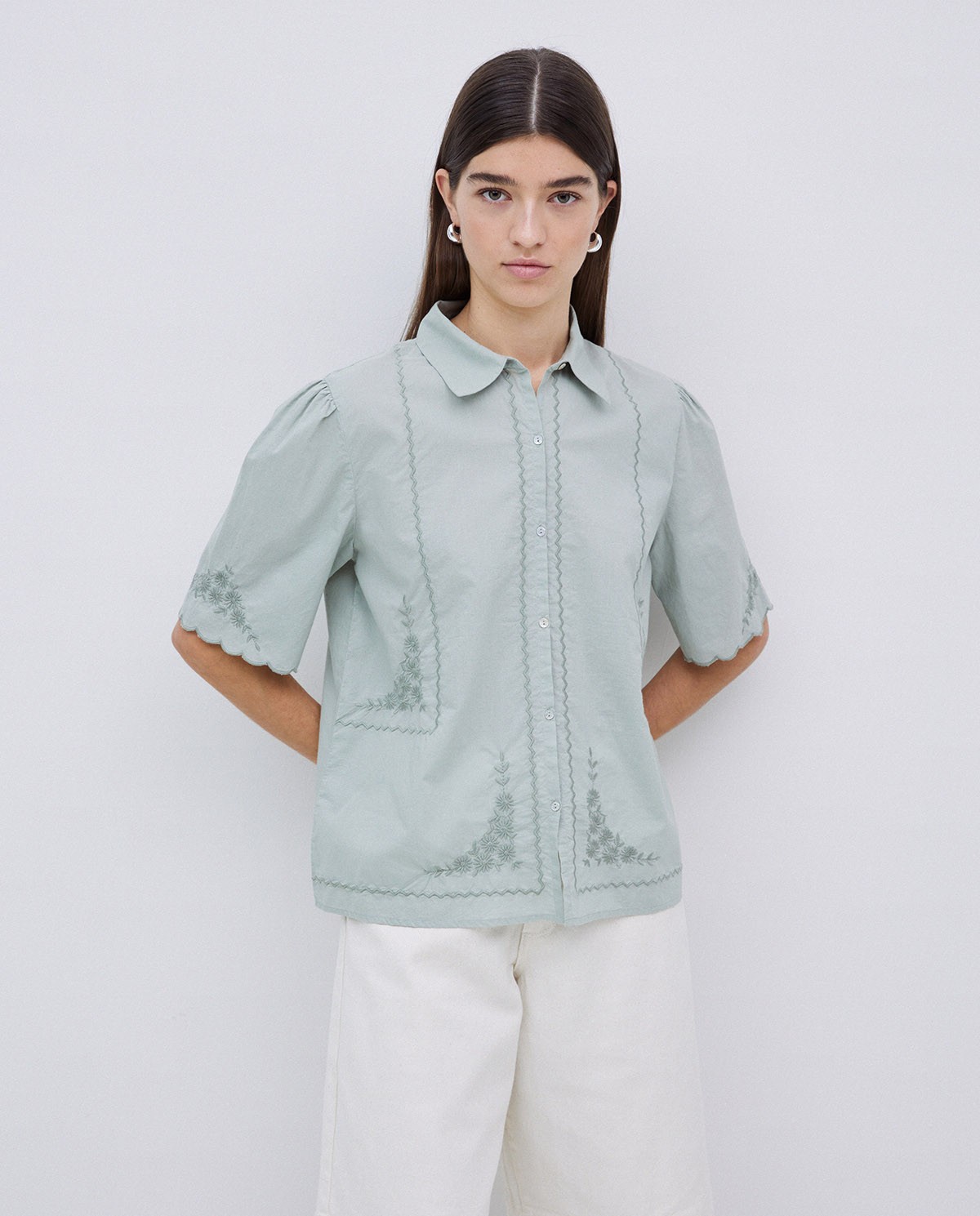 Camisa algodón bordados gris verdoso 1