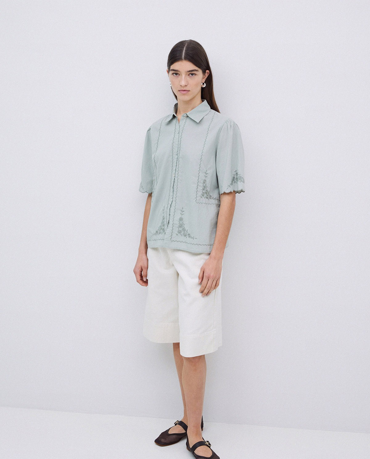 Camisa algodón bordados gris verdoso 4