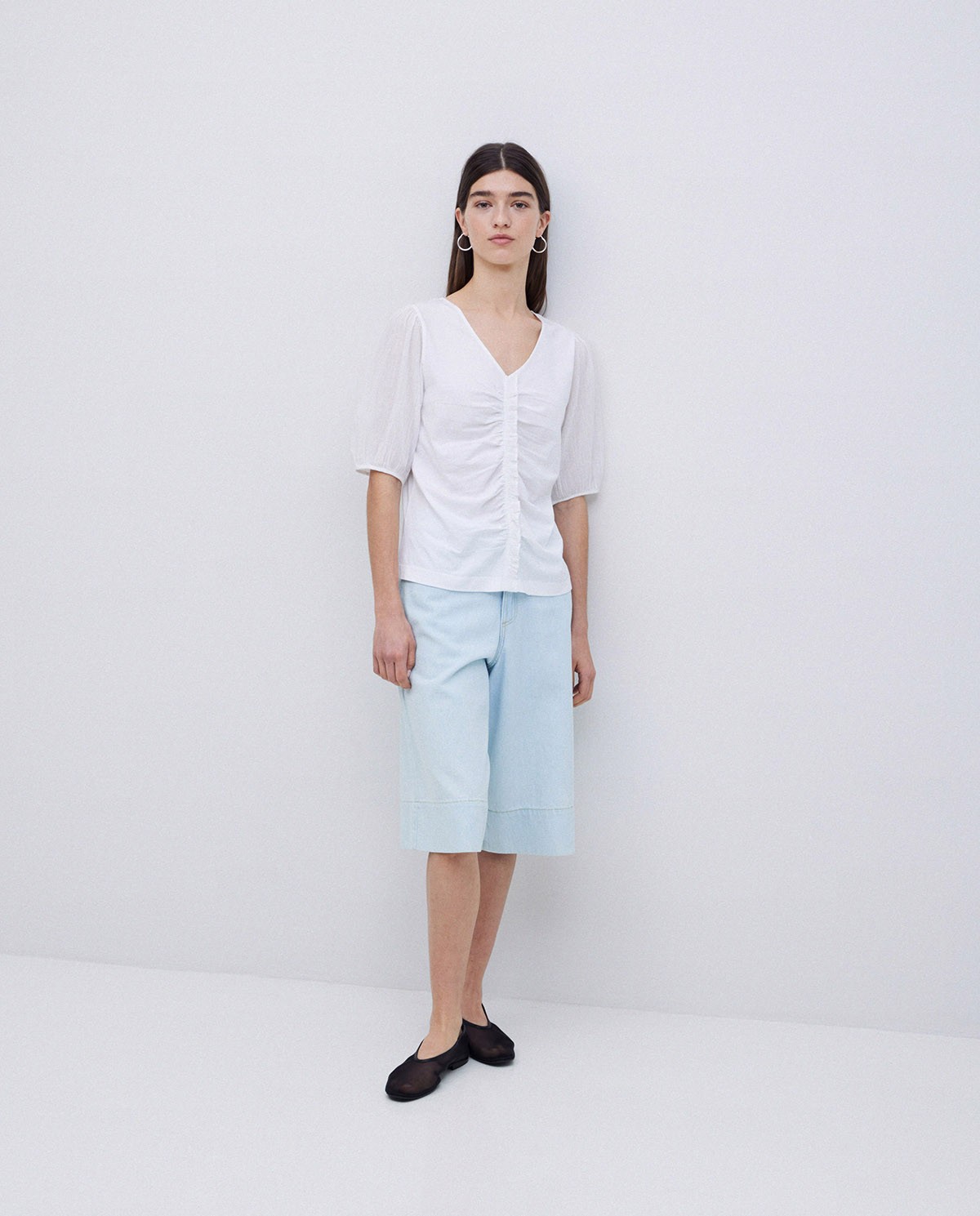 Camiseta detalle volante blanco 5