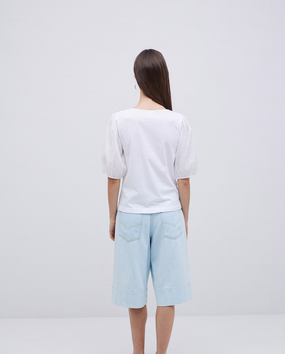 Camiseta detalle volante blanco 4