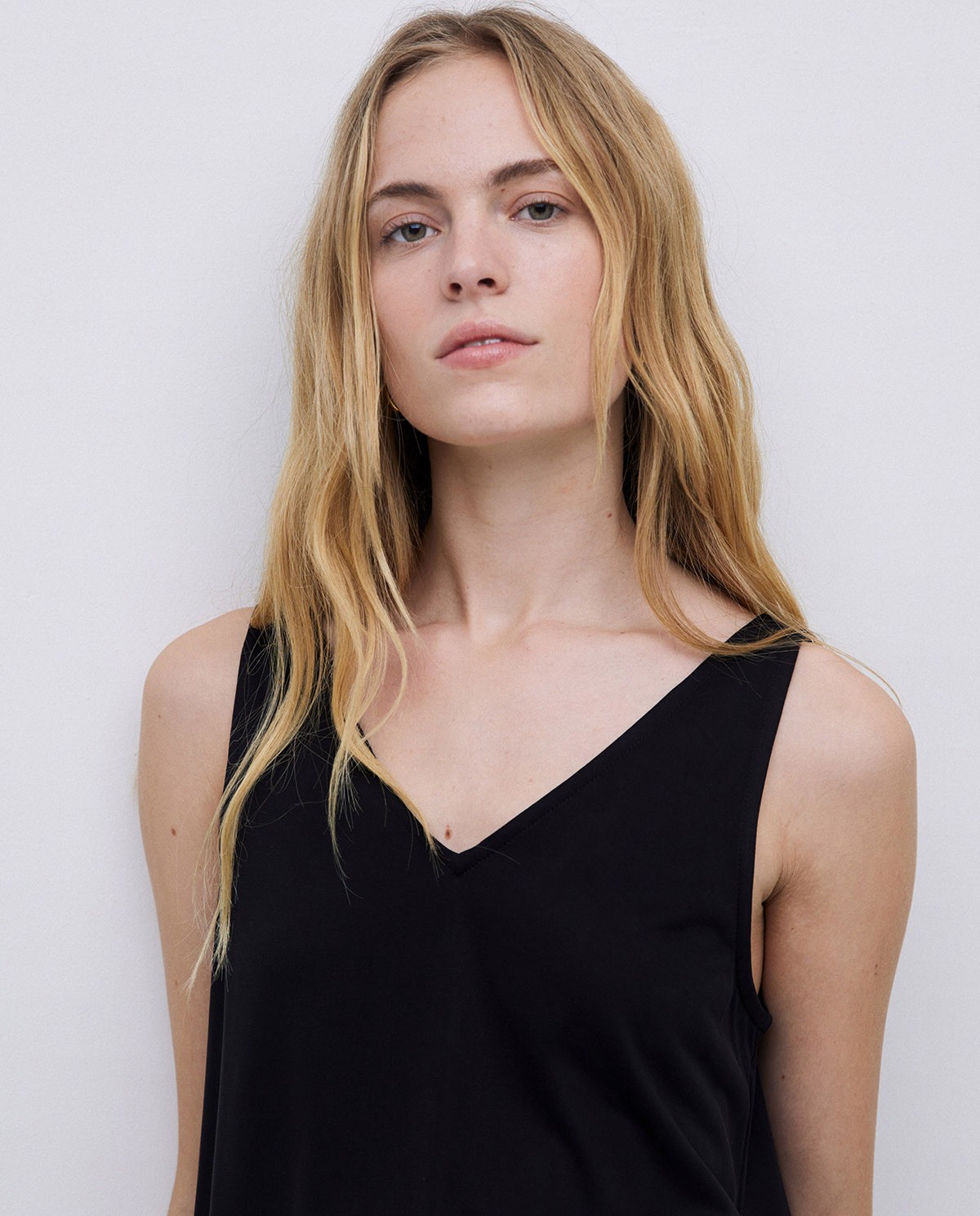 Top pico modal negro 1