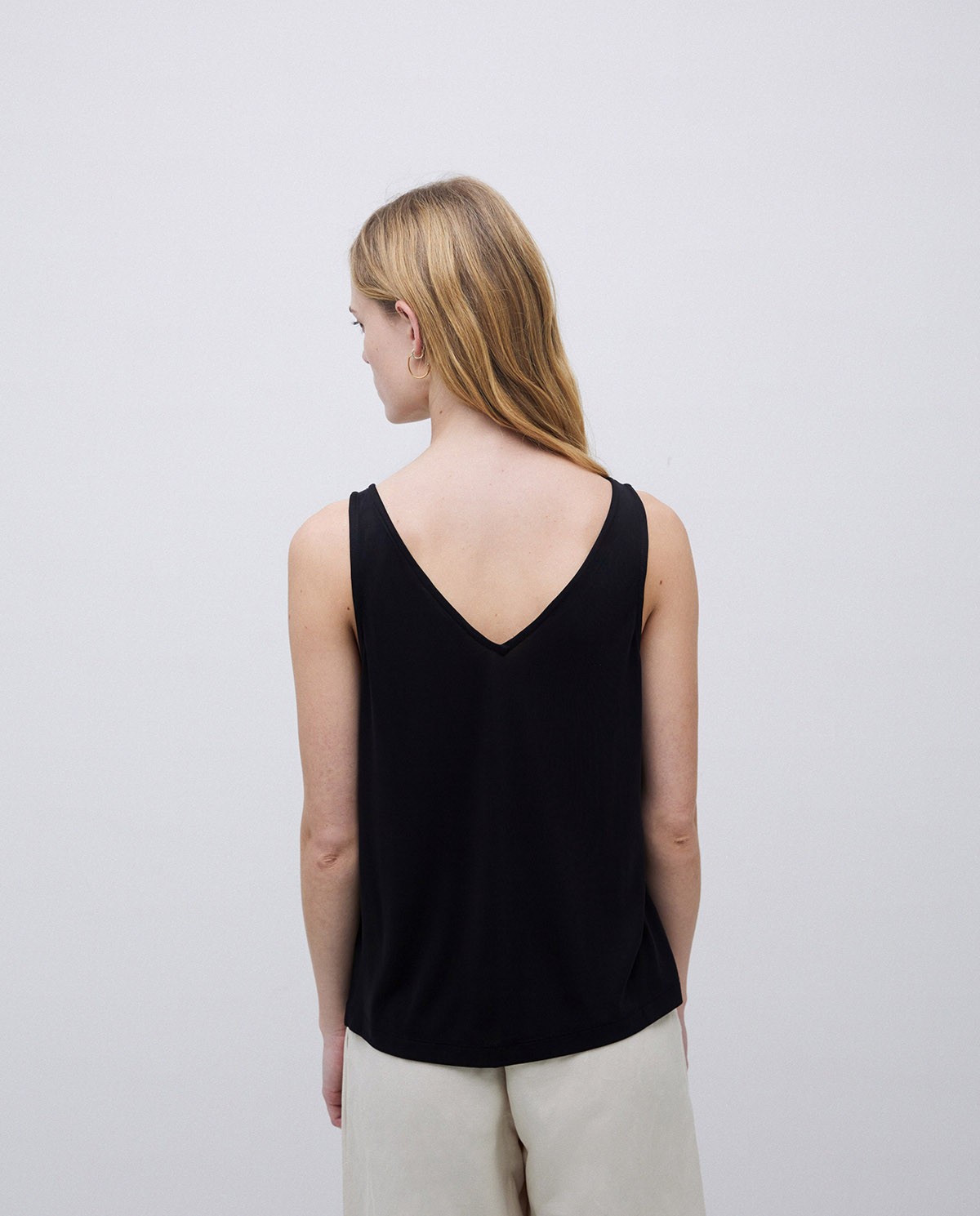 Top pico modal negro 2