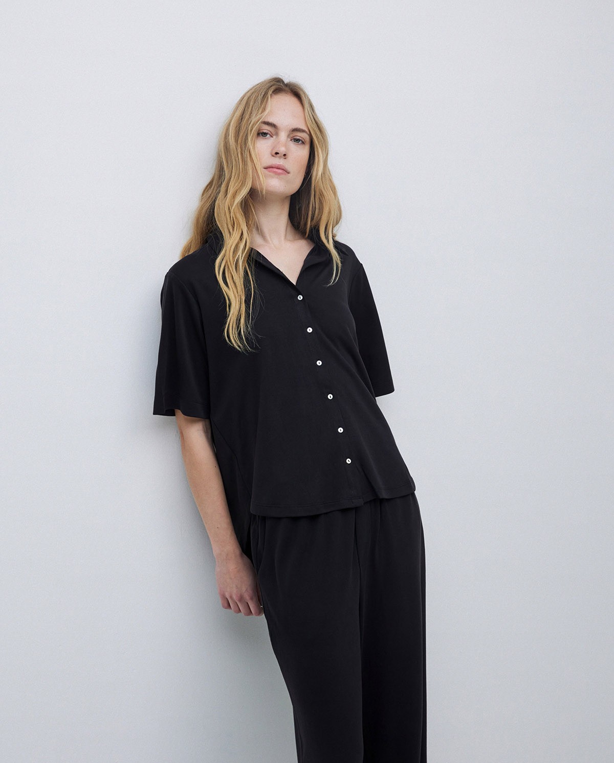 Chemise fluide à manches courtes noire 1