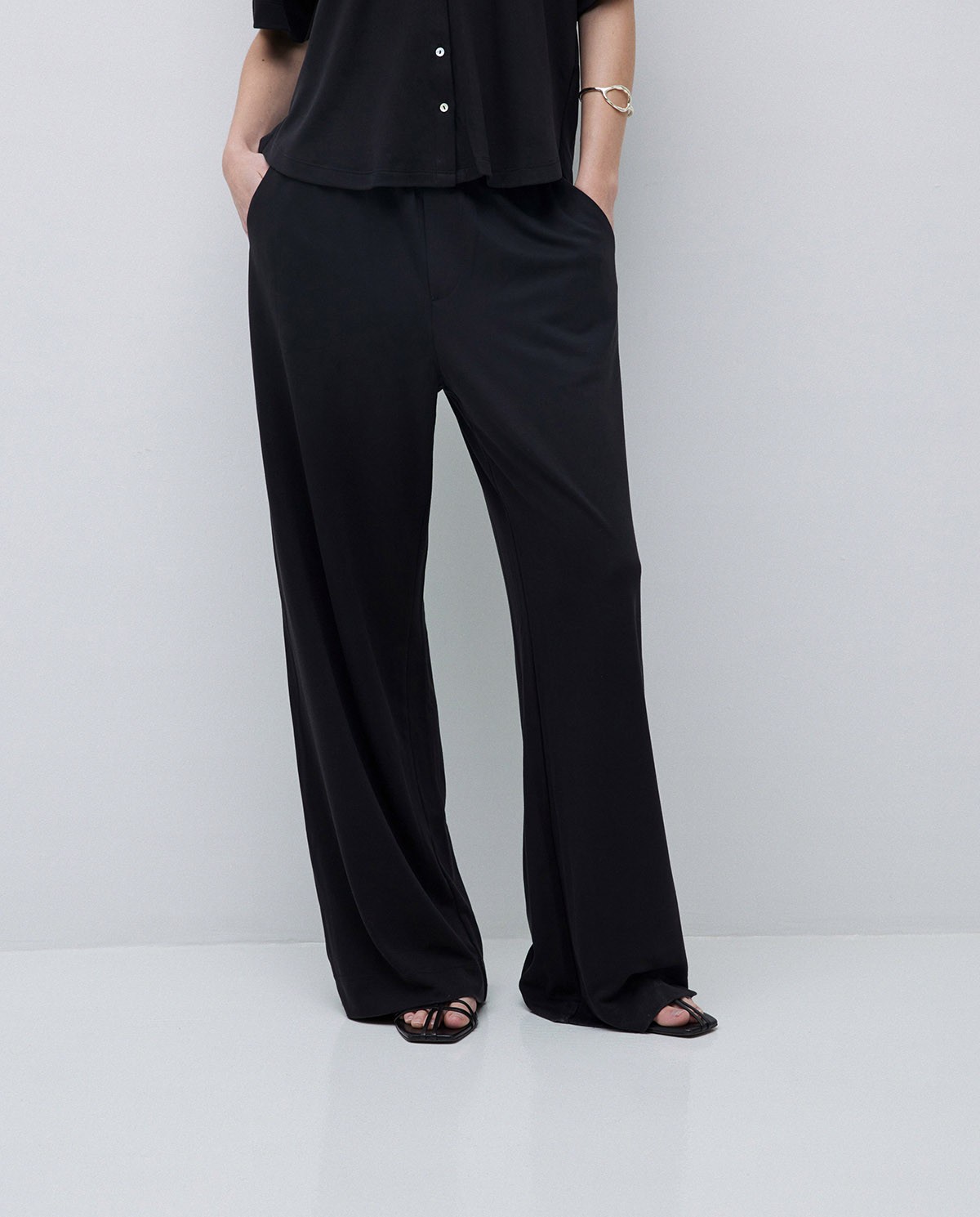 Pantalones punto fluidos negro 1
