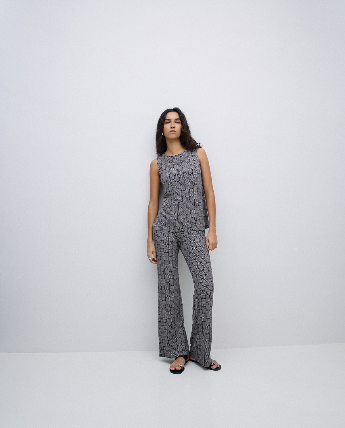 Black geometric flared trousers 4