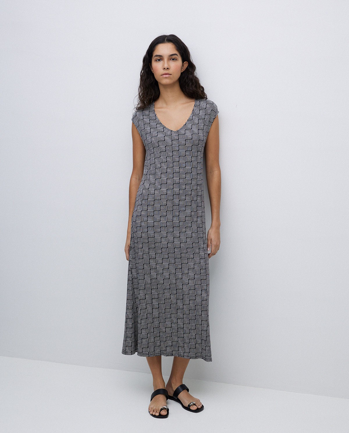 Vestido midi geométrico negro 2