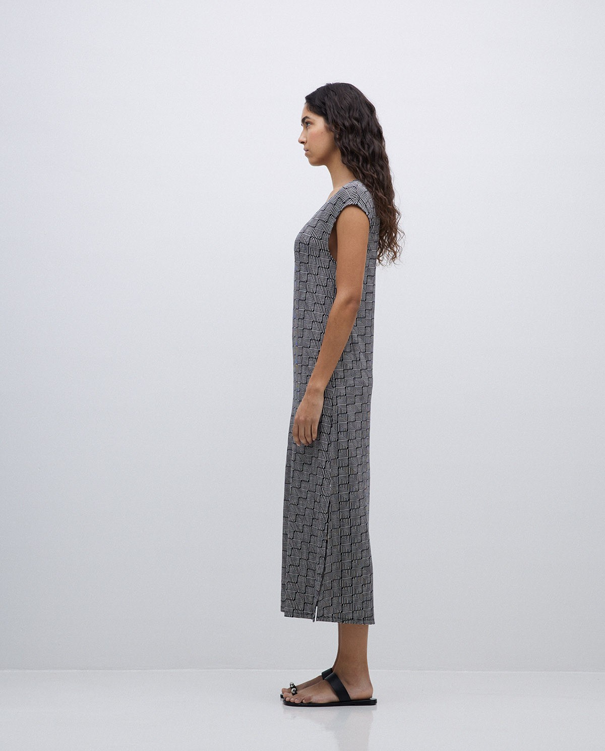 Vestido midi geométrico negro 4