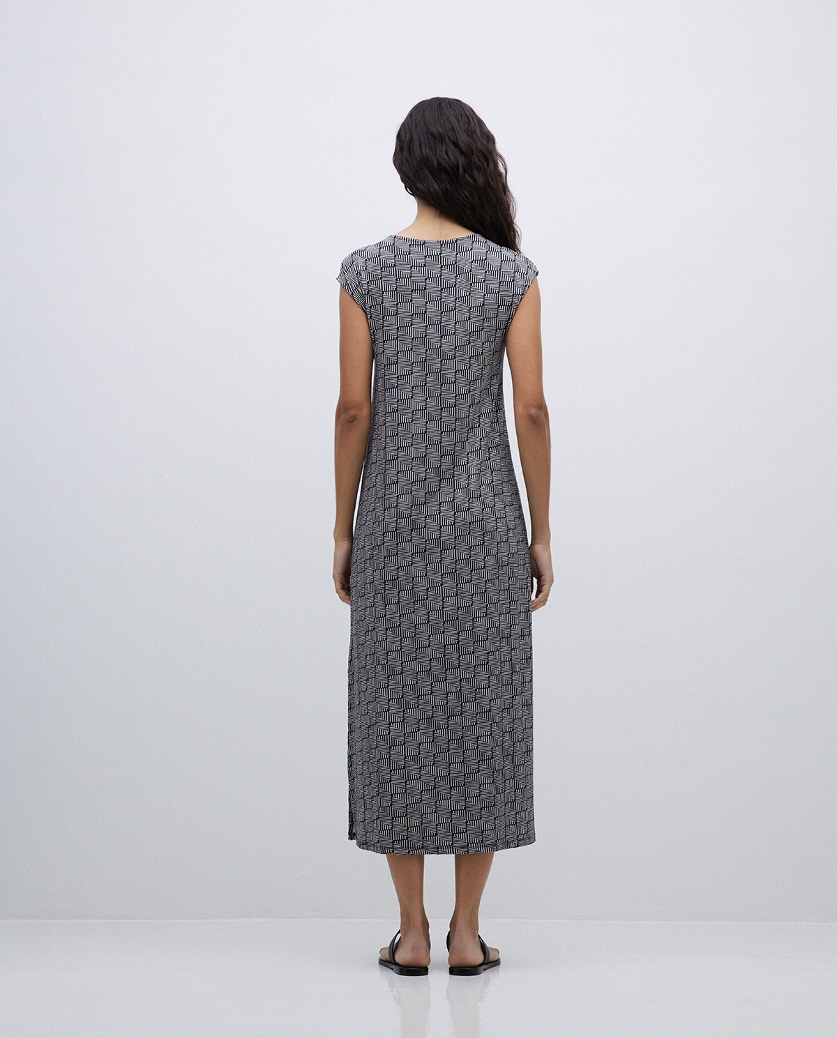 Vestido midi geométrico negro 5