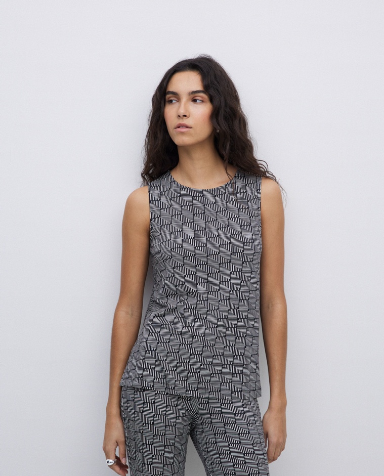 Black geometric top