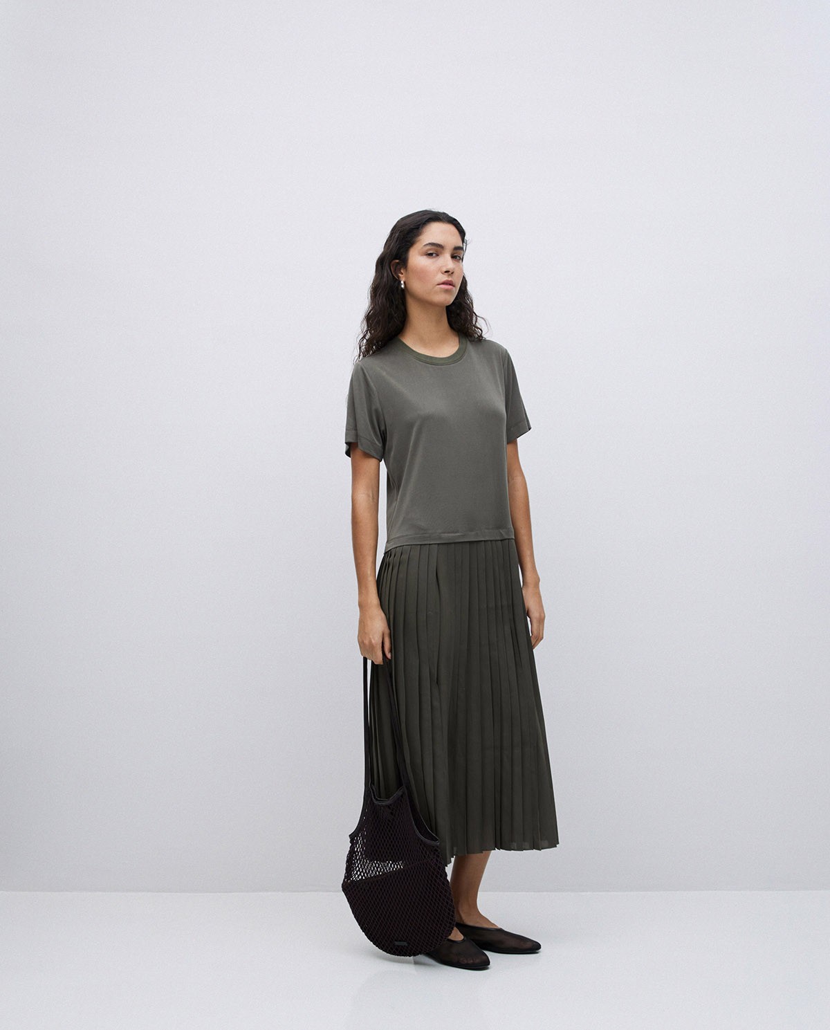 Vestido evasé falda plisada caqui 7