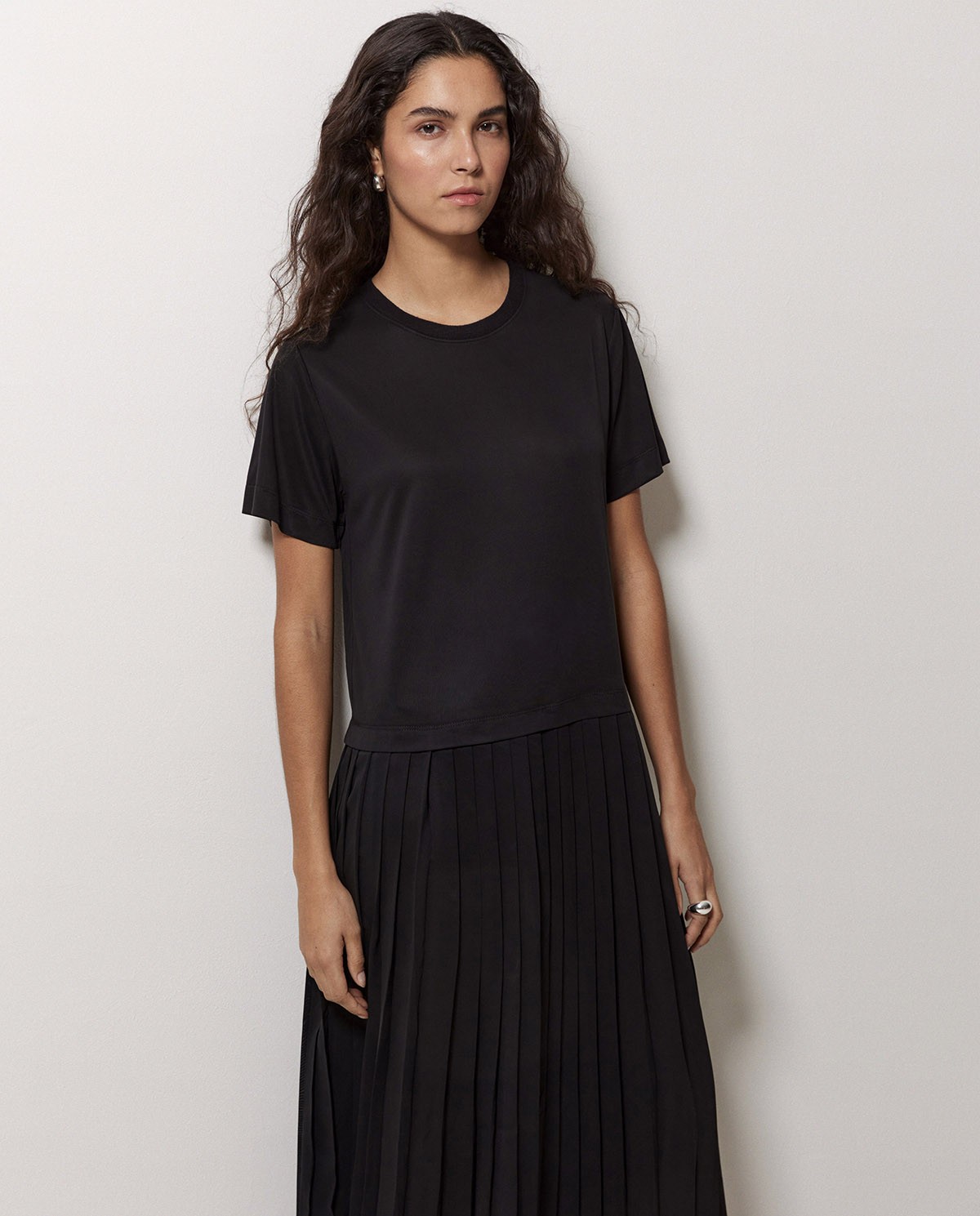 Vestido evasé falda plisada negro 1