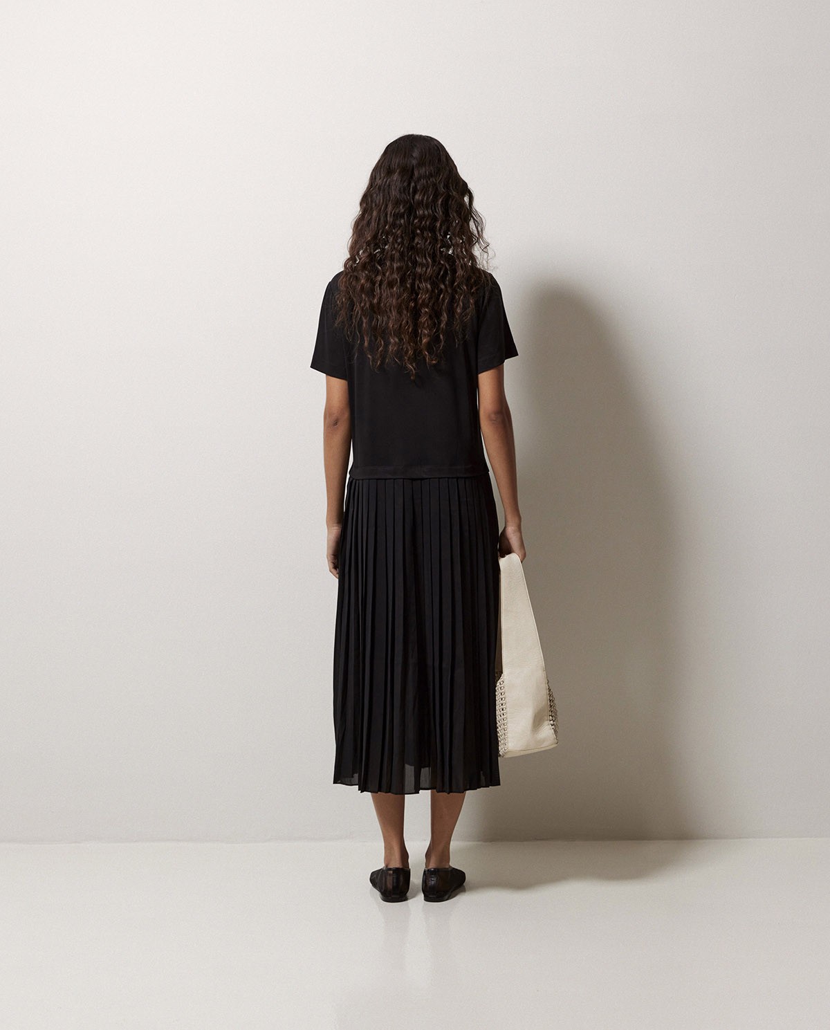 Vestido evasé falda plisada negro 5