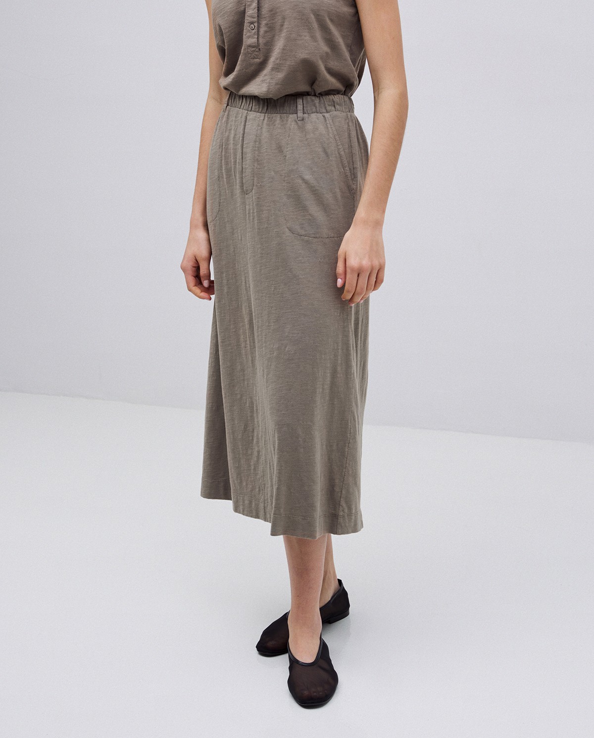 Falda midi flamé de algodón caqui 1