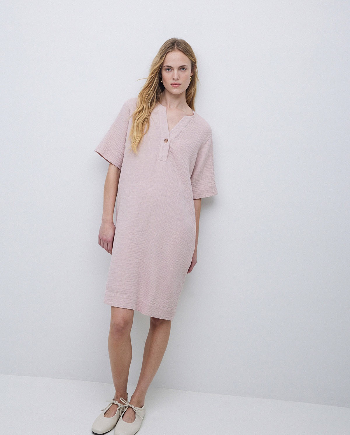 Vestido corto doble gasa rosa pálido