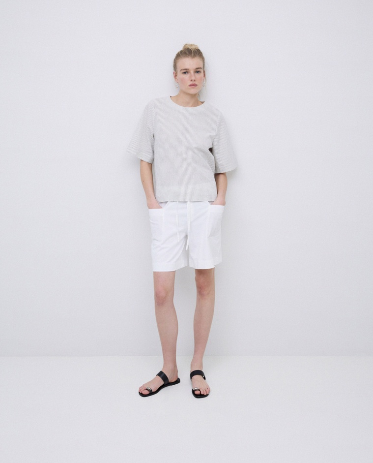 Shorts bolsillos plastrón blanco