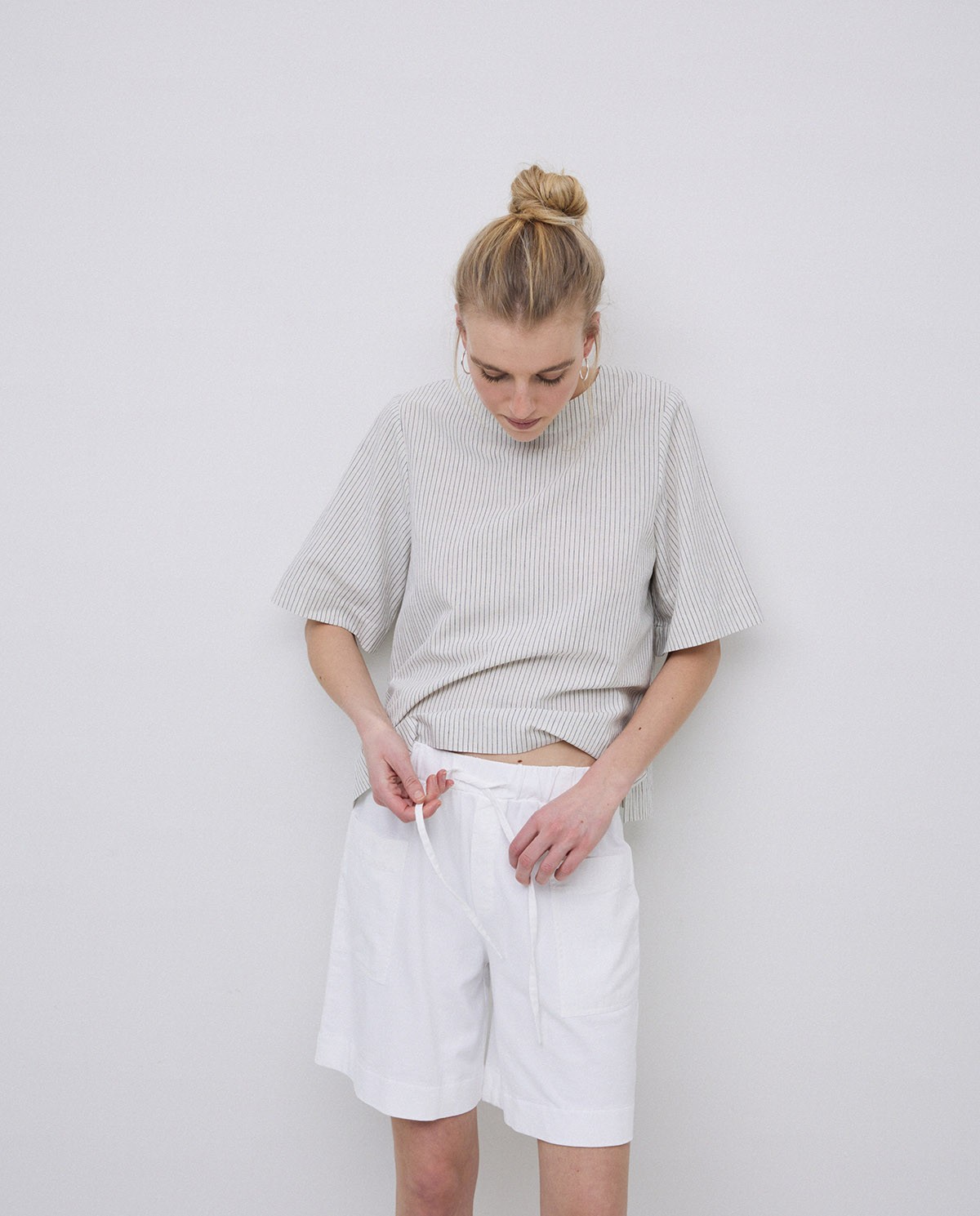 Shorts bolsillos plastrón blanco 3