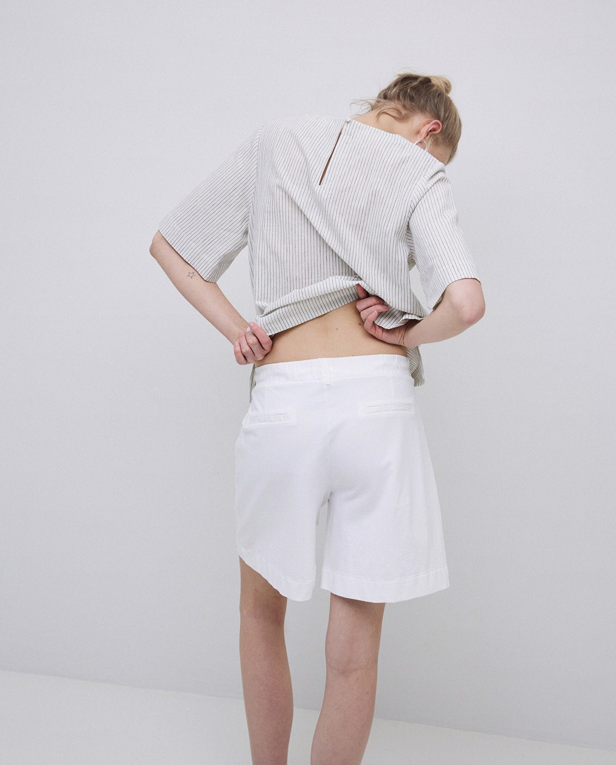 Shorts bolsillos plastrón blanco 4