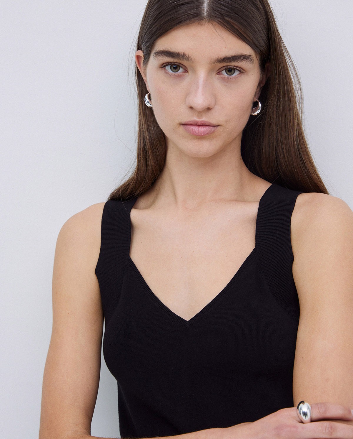 Top escote pico tirantes anchos negro 1