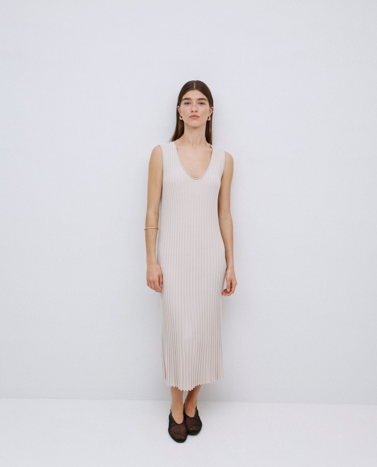 Vestido largo tirantes evasé beige