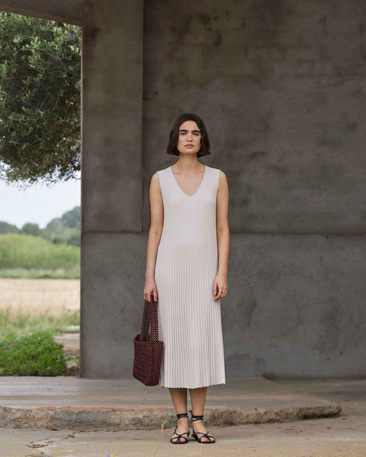 Vestido largo tirantes evasé beige 7