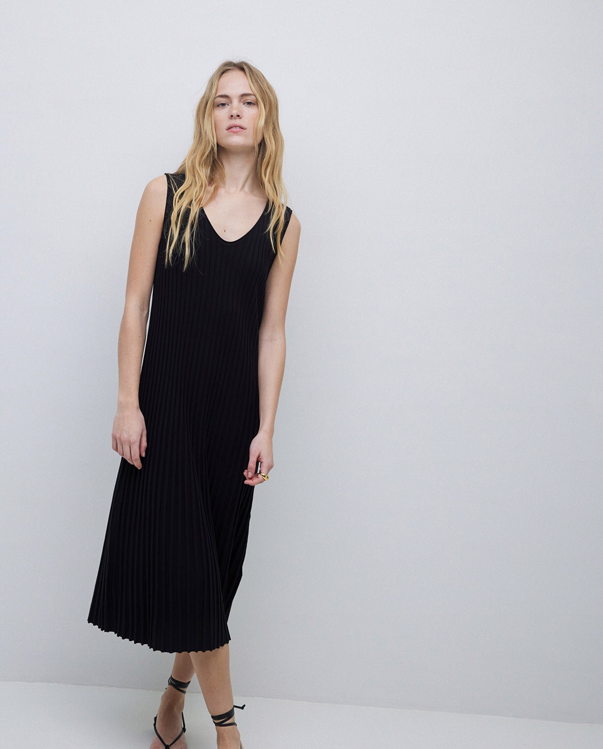 Vestido largo tirantes evasé negro