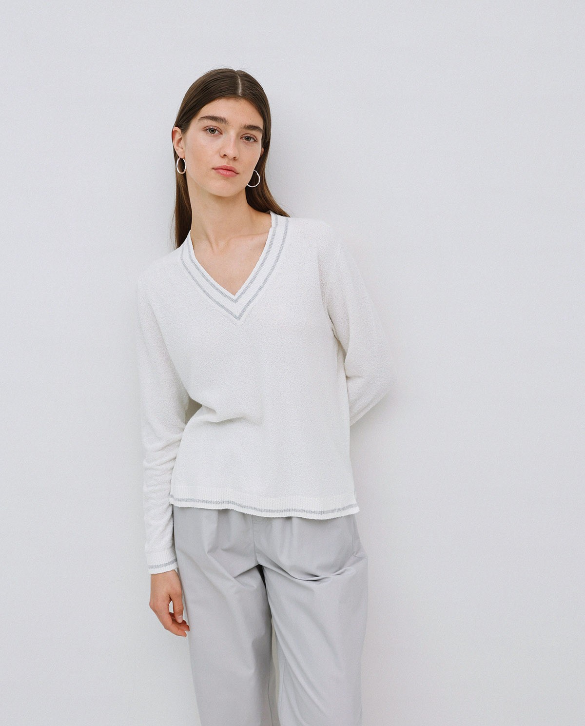 Jersey cuello pico gris