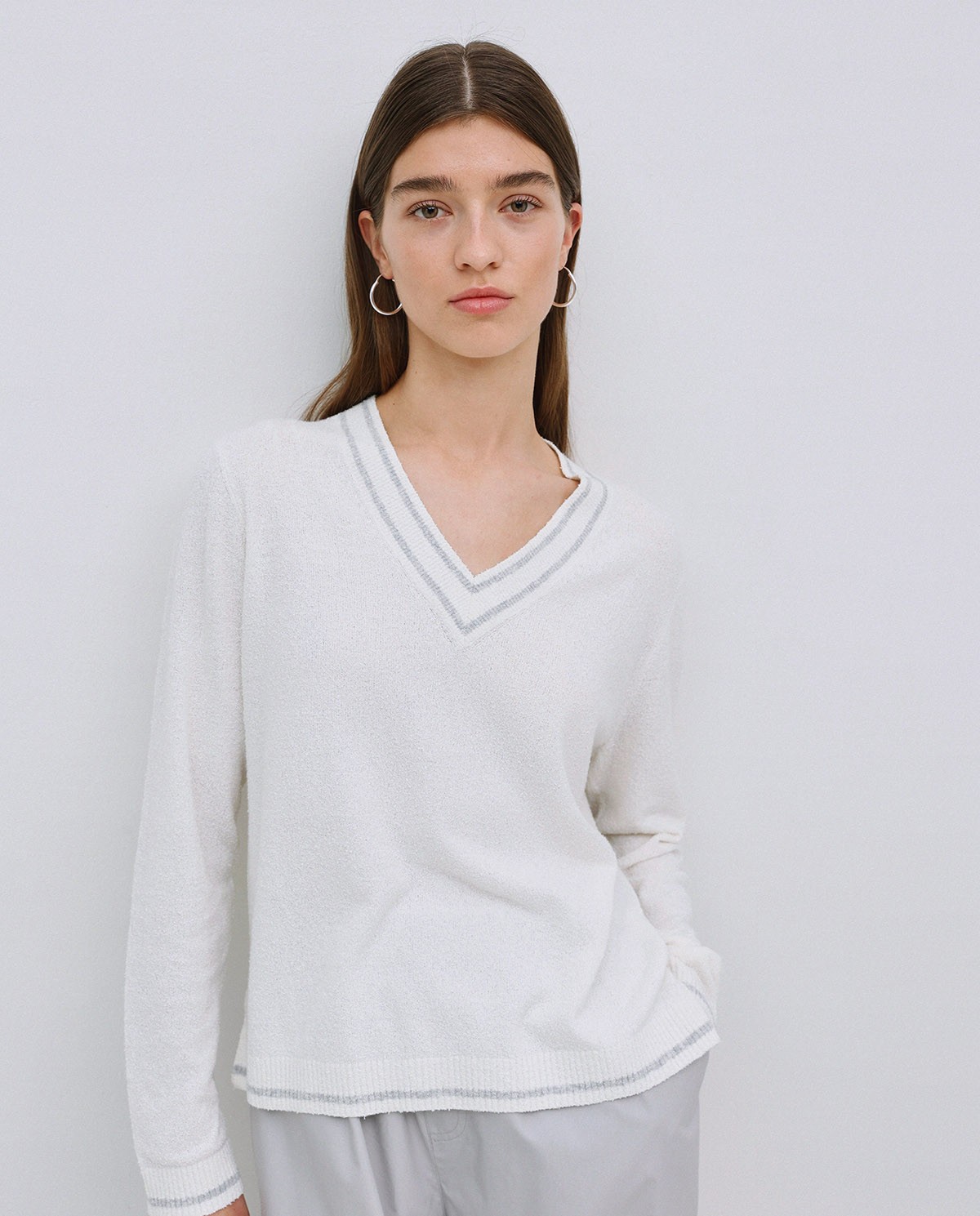 Jersey cuello pico gris