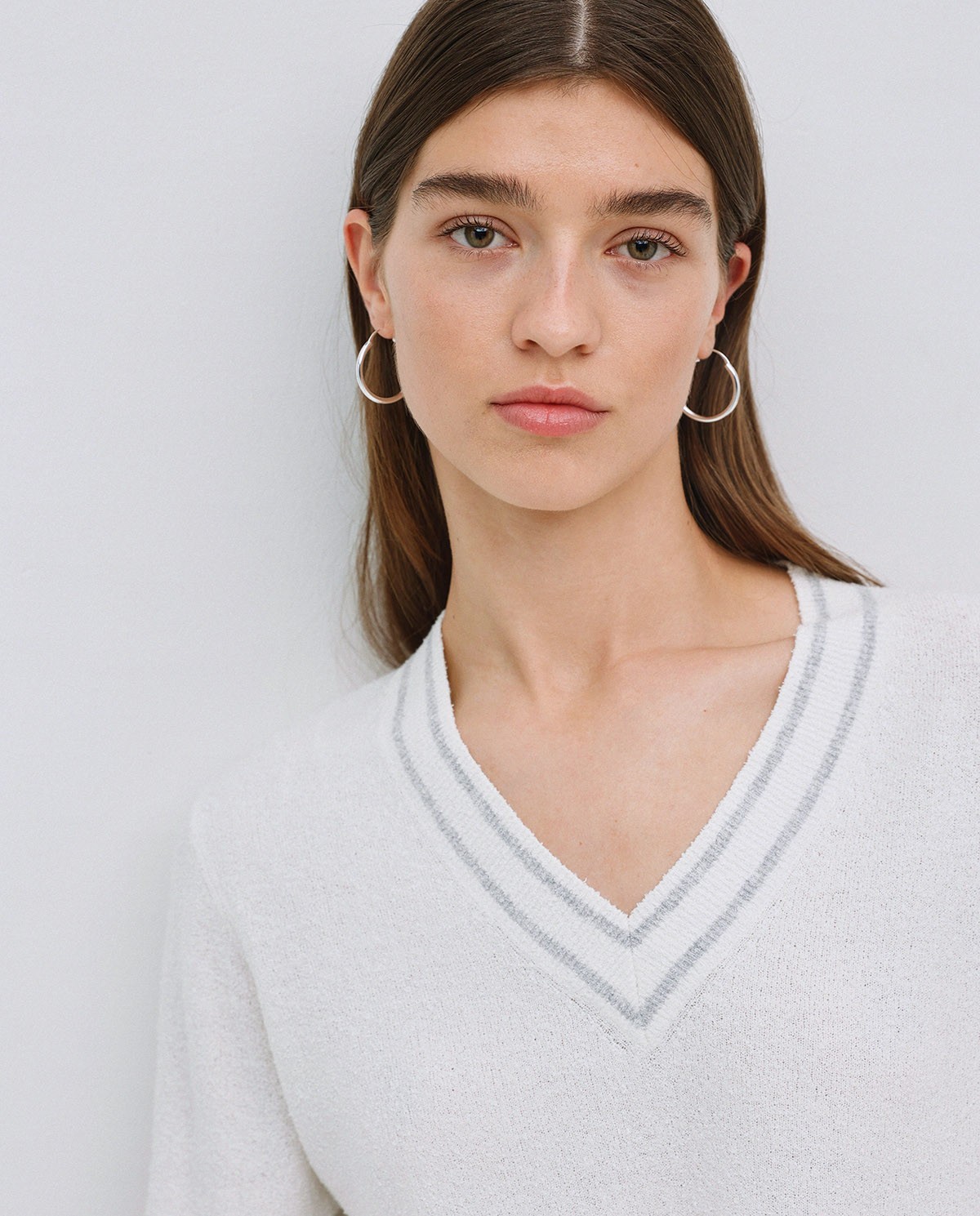 Jersey cuello pico gris